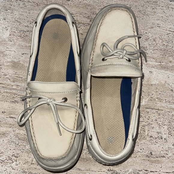 WEST MARINE Cream 1-Eye Performance Boat Mocs in size 8 Pre owned condition. - Picture 7 of 11